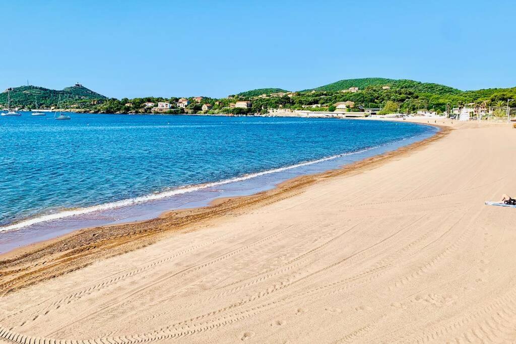 Superbe 4 Couchages Avec Terrasse - Clim - 50M De La Mer Saint-Raphaël エクステリア 写真